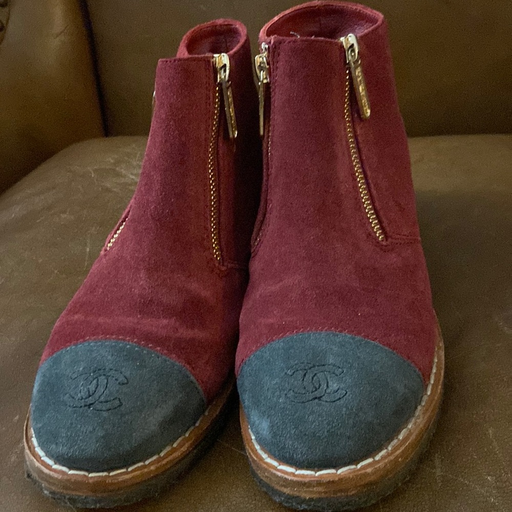 Channel cranberry and navy low boots with two zippers fall, winter, spring Sz 37